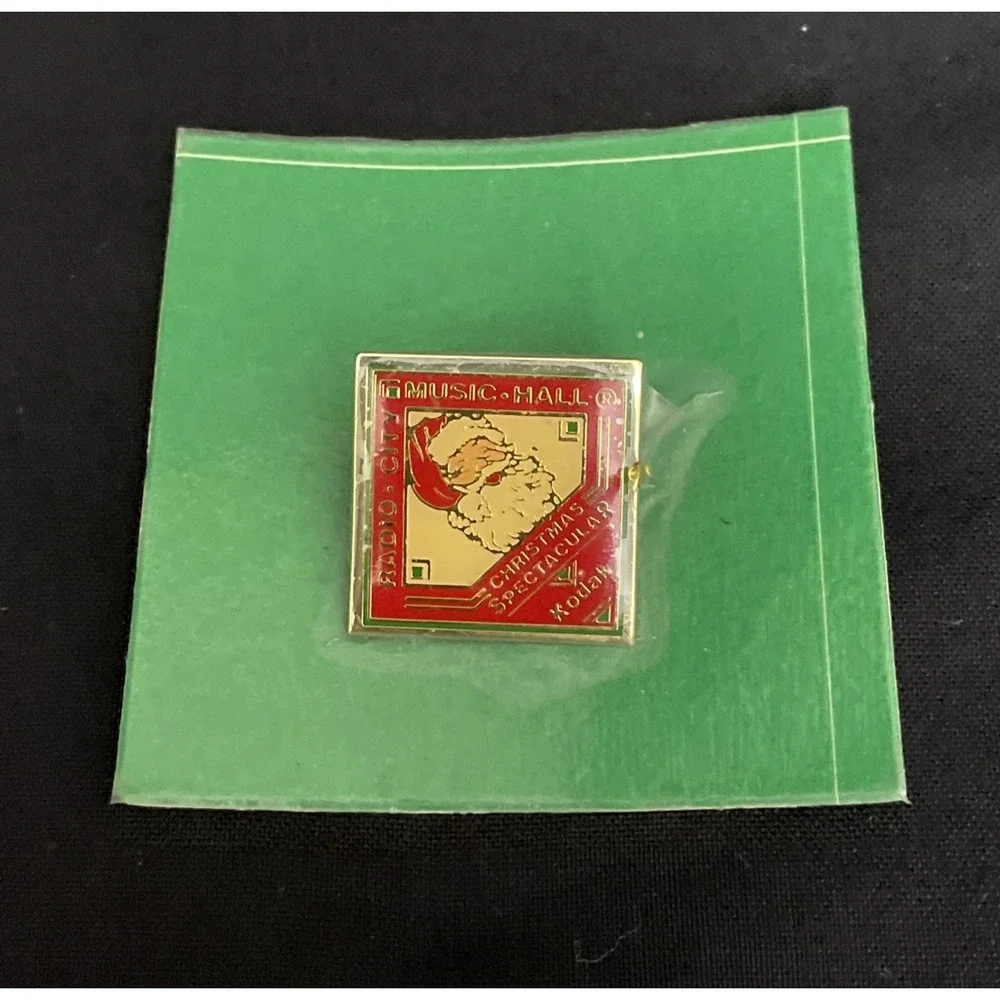 Vtg Radio City Music Hall Christmas Spectacular Hat Lapel Pin Santa Kodak Sealed
